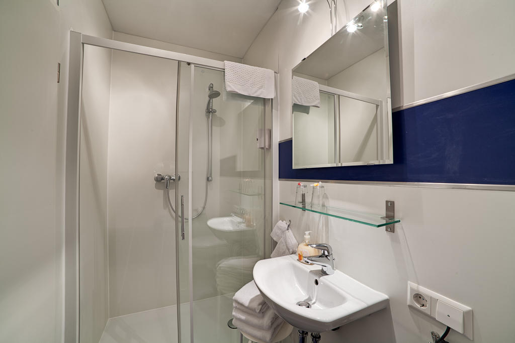 Pensionsieben Das Andere Hotel Лёррах Номер фото